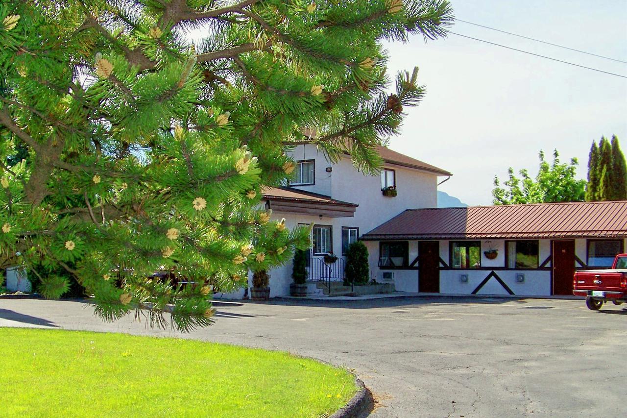 Bavarian Orchard Motel Creston Exterior foto